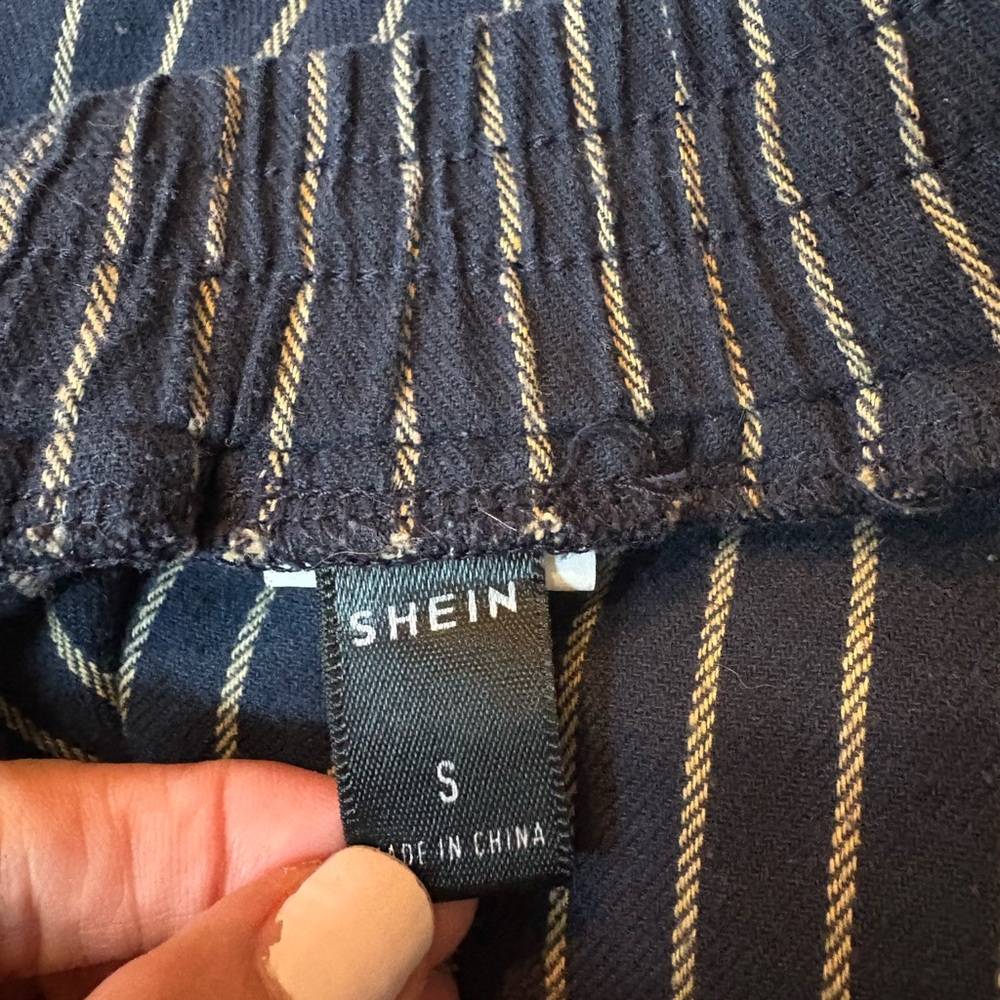 ⭐️ (NWOT) Striped Blue and White Shorts ⭐️ - Picture 3 of 3